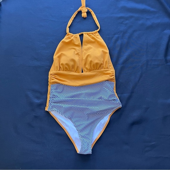 ****NWT****Cupshe Swimwear - One Piece w/ halter neckline - Picture 1 of 7